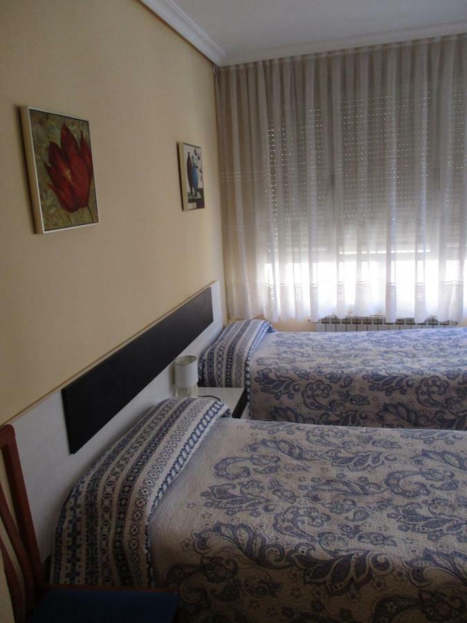 Hostal Becares Palencia Exterior photo